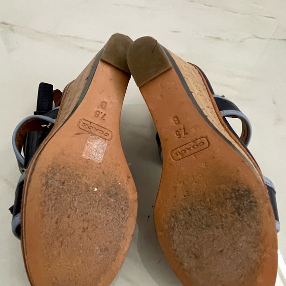 Coach 7.5 wedge sandal like new - Picture 4 of 4